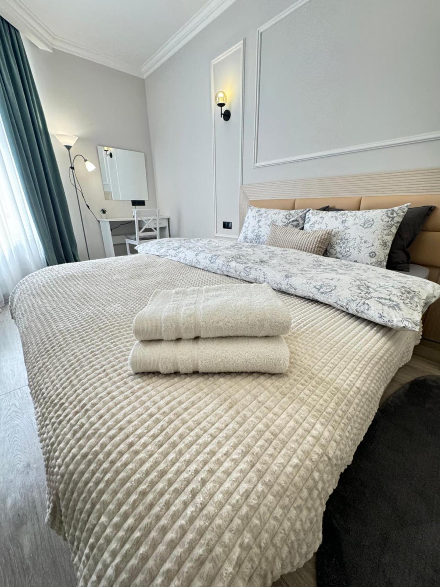 Two Bedroom Apartment In The Center, With Parking, Address Avram Iancu 32 Kišiněv Exteriér fotografie