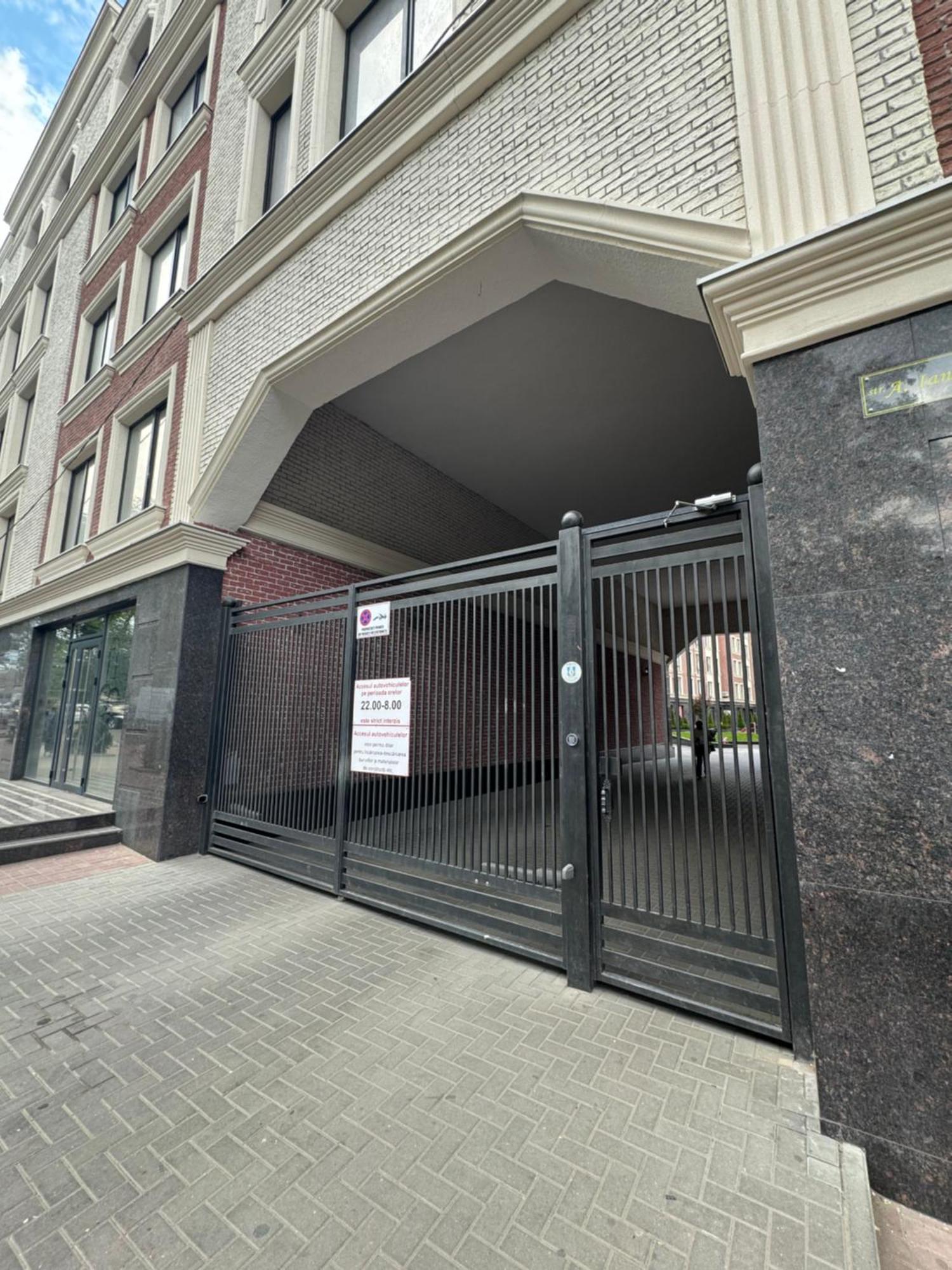 Two Bedroom Apartment In The Center, With Parking, Address Avram Iancu 32 Kišiněv Exteriér fotografie