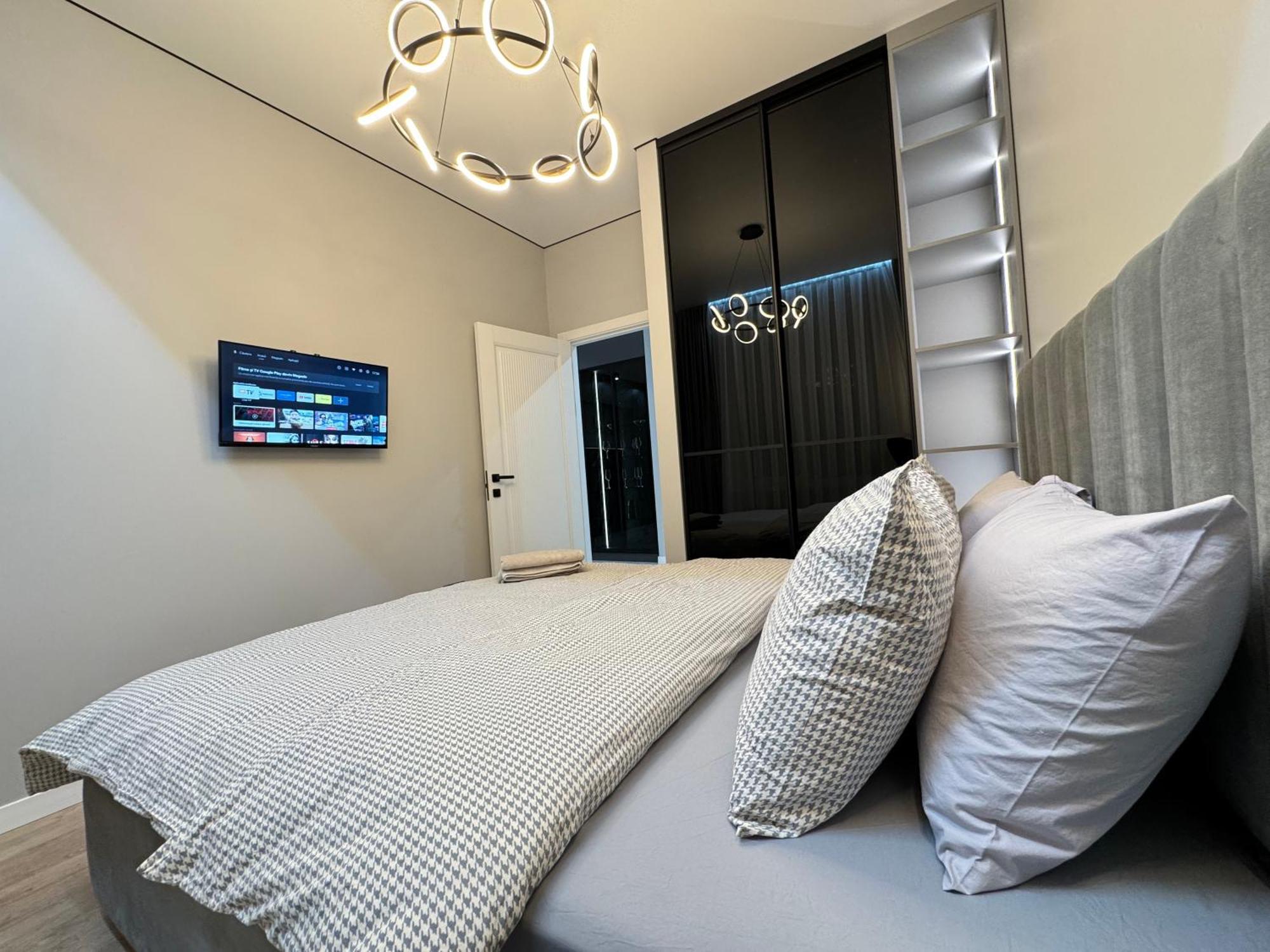 Two Bedroom Apartment In The Center, With Parking, Address Avram Iancu 32 Kišiněv Exteriér fotografie